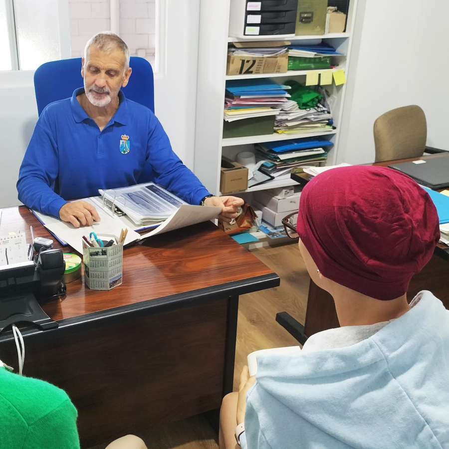 Actividad física para pacientes oncológicos en el Polideportivo Municipal